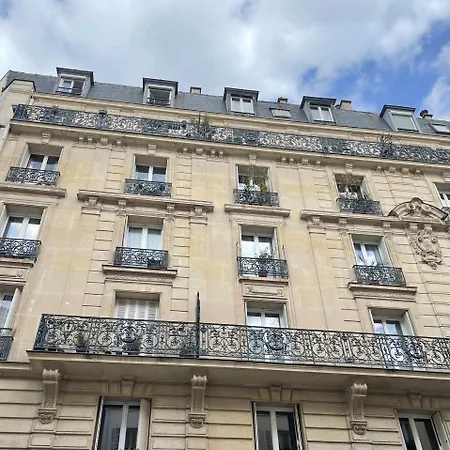 דירה Spatious Charming Parisian Flat