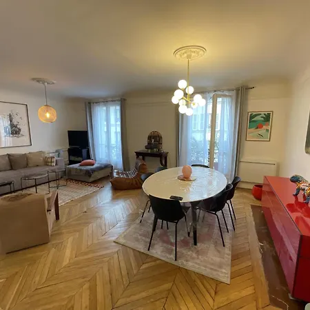 דירה Spatious Charming Parisian Flat פריז