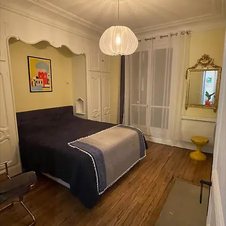 Spatious Charming Parisian Flat * פריז