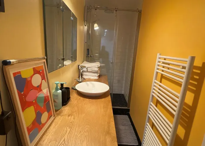 Le Marais & Large Big Spacious Charming Parisian Flat *