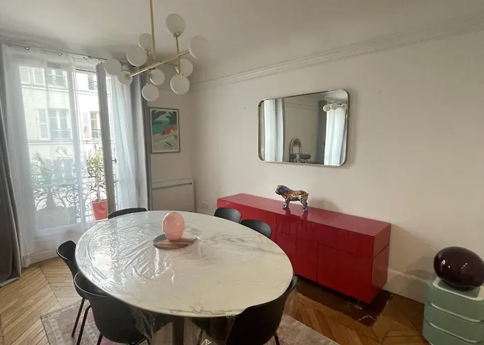 Le Marais & Large Big Spacious Charming Parisian Flat