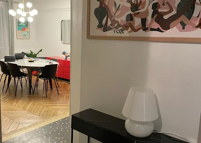 Le Marais & Large Big Spacious Charming Parisian Flat Parijs