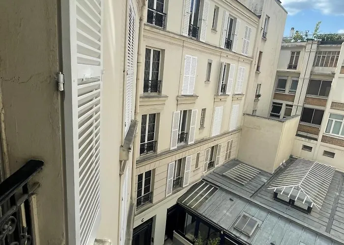 Le Marais & Large Big Spacious Charming Parisian Flat * Parijs