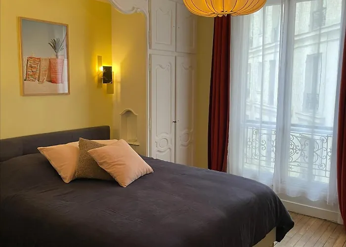 Le Marais & Large Big Spacious Charming Parisian Flat Parijs