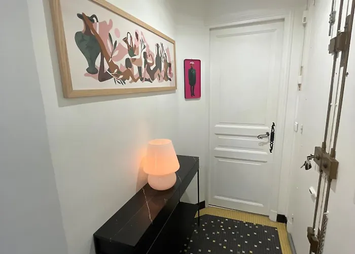 Le Marais & Large Big Spacious Charming Parisian Flat Appartement