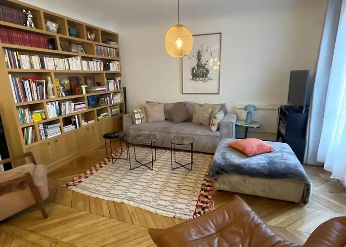 Appartement Le Marais & Large Big Spacious Charming Parisian Flat Parijs