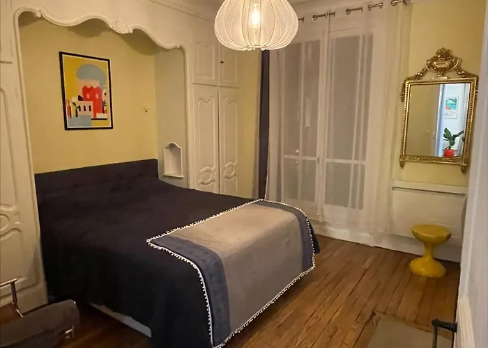 Le Marais & Large Big Spacious Charming Parisian Flat * Parijs